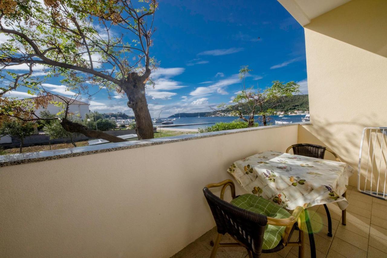 Apartments By The Sea Supetarska Draga - Donja, Rab - 11769 Buitenkant foto