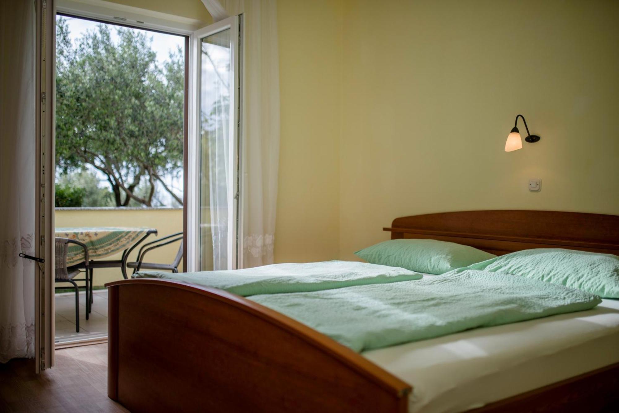 Apartments By The Sea Supetarska Draga - Donja, Rab - 11769 Kamer foto